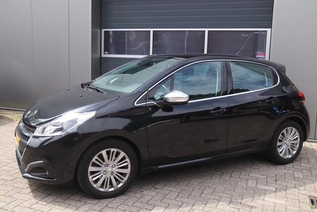 Peugeot 208 1.2 PureTech Allure, Carplay, Cruise, Navi, Parkeerhulp
