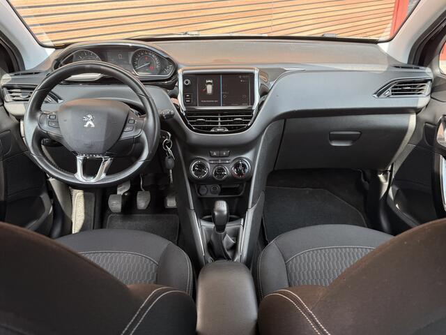 Peugeot 208 1.2 PureTech Blue Lease Active Trekhaak / Airco / Stoelverwarming / Cruise / Dealer Onderhouden!