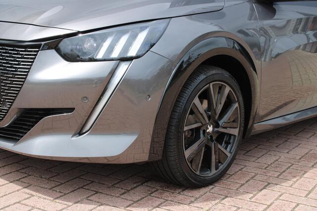 Peugeot 208 1.2 PureTech GT Pack PANORAMADAK - ADAPTIEVE CRUISE - NAVIGATIE
