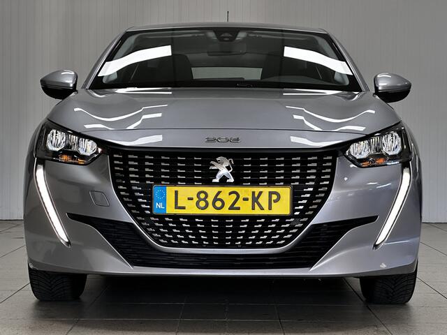 Peugeot 208 1.2 PureTech Active/ D-Riem Verv. 94.000KM!/ LED Koplampen/ 16'' LMV/ Apple + Android/ Navi/ Airco/ Cruise/ Elek. pakket/ Isofix/ Bluetooth/ Multi. LEDER. Stuur/ PDC/ Dakspoiler/ LED Dagrijverl.