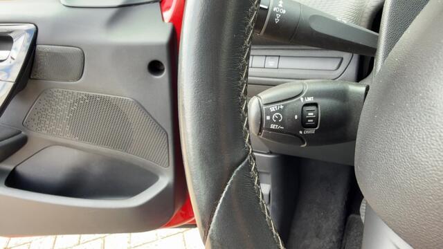 Peugeot 208 1.2 PureTech Allure Trekhaak Apple Carplay Climate Control Cruise Control