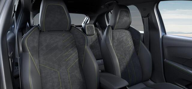 Peugeot 208 1.2 Hybrid 145 e-DCS6 GT | NIEUW UIT VOORRAAD LEVERBAAR | AUTOMAAT | Alcantara Bekleding| Adaptive Cruise Control | Draadloze telefoonlader | Keyless Entry/Start | Navigatie | Climate Control | Apple Carplay & Android Auto | Parkeercamera Voor & Achter | 