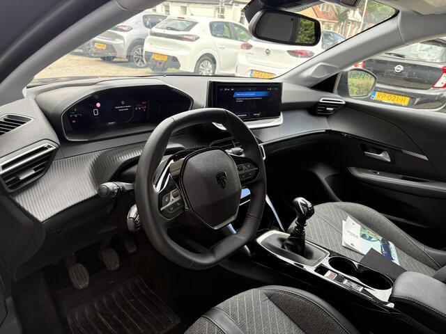 Peugeot 208 1.2T 100pk Allure | Parkeersensoren | Cruise Control | Privacy Glass | Draadloos Apple Carplay/Android Auto