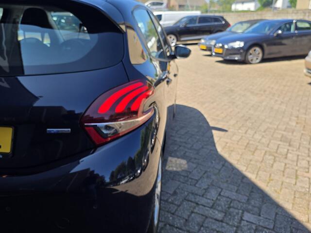 Peugeot 208 1.2 PureTech Active TEL AUTOMAAT PDC CC