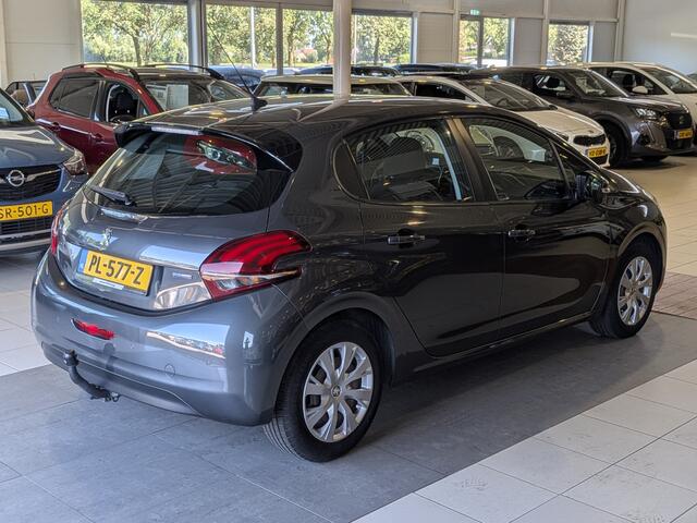 Peugeot 208 1.2 PureTech Blue Lion Trekhaak, Carplay, Airco
