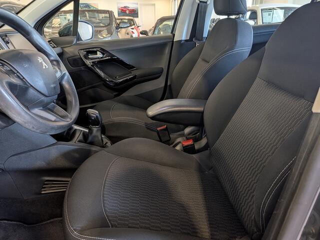 Peugeot 208 1.2 PureTech Blue Lion Trekhaak, Carplay, Airco