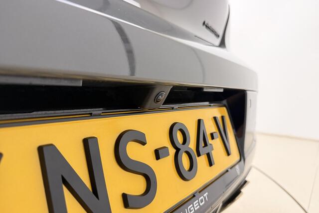 Peugeot 208 1.2 Hybrid 145 e-DCS6 GT | Stoelverwarming | Cruise control | Apple carplay/Android auto | Elek. verstelbare stoelen | Achteruitrijcamera | Kunstlederen/Alcantara bekleding | Massagefunctie | Stuurbediening
