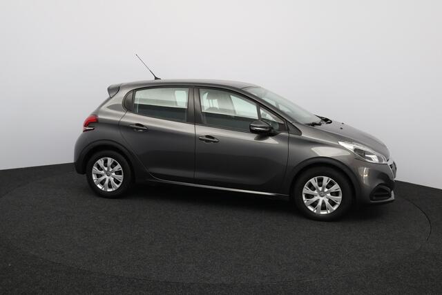 Peugeot 208 1.2 PureTech Active/ D-RIEM VERV: 63.000 KM!/ DEALER ONDERHOUDEN!/ 5-Drs/ Apple + Android/ Navi/ Airco/ Cruise/ Elek. pakket/ Isofix/ Bluetooth/ Armsteun/ Multi. LEDER. Stuur/ Dakspoiler/ LED Dagrijverl.