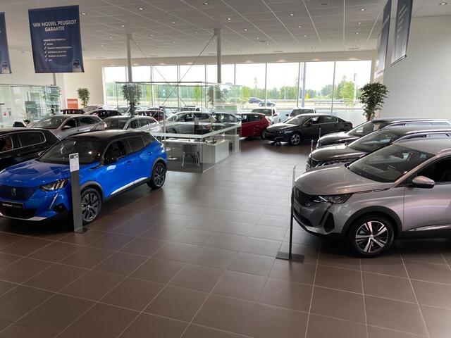 Peugeot 208 1.2 Hybrid 110 e-DCS6 Allure | 360 Camera | Cruise Control | Apple Carplay/Android Auto