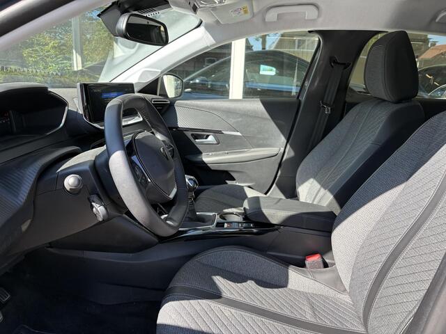 Peugeot 208 1.2T 100pk Allure | 2025 | Parkeersensoren | Cruise Control | Privacy Glass | Draadloos Apple Carplay/Android Auto