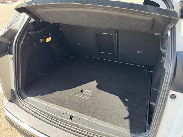 Peugeot 3008 1.2 PureTech Allure Automaat | Trekhaak | Volledig lederen bekleding | Elektrische achterklep | Camera |