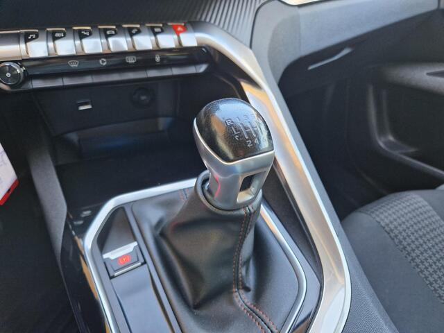Peugeot 3008 1.2 PureTech Active | Trekhaak | Climate & Cruise Control | Parkeersensoren | AppleCarplay/AndroidAuto | LMV |