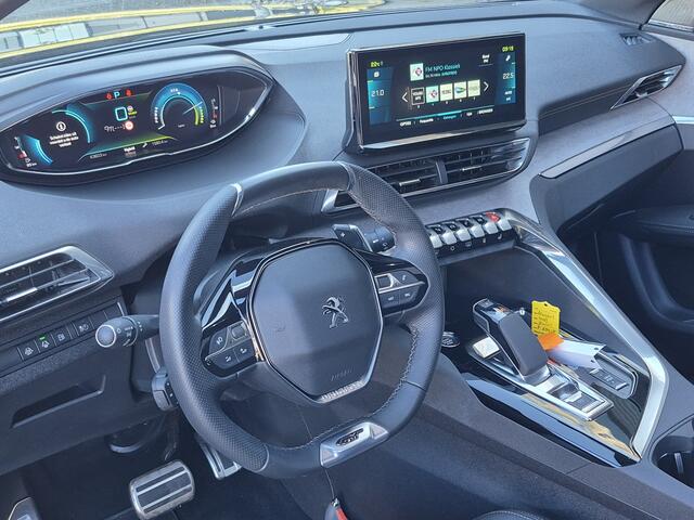 Peugeot 3008 1.6 HYbrid 225 GT Automaat | Facelift Model | Panoramisch Schuifdak | Comfort Stoelen | Focal HiFi | Keyless Achterklep | Wat een Gave 3008 !