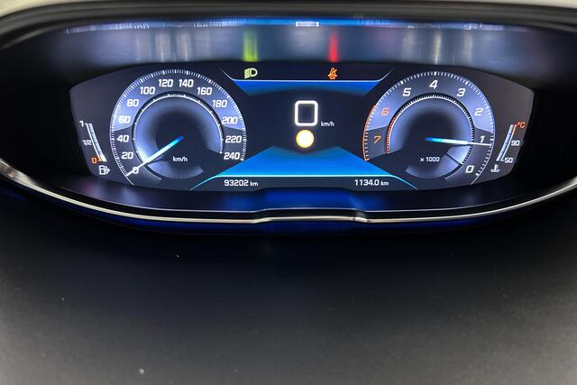 Peugeot 3008 1.2 PureTech Blue Lease Premium | Half lederen bekleding | Camera | Parkeersensoren | Apple carplay