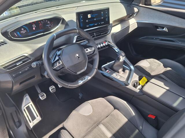 Peugeot 3008 1.2 PureTech GT | Black Pack | Panoramisch Schuifdak | Focal Sound | Camera voor en achter | Comfort Stoelen | Wat een stoere 3008 !!