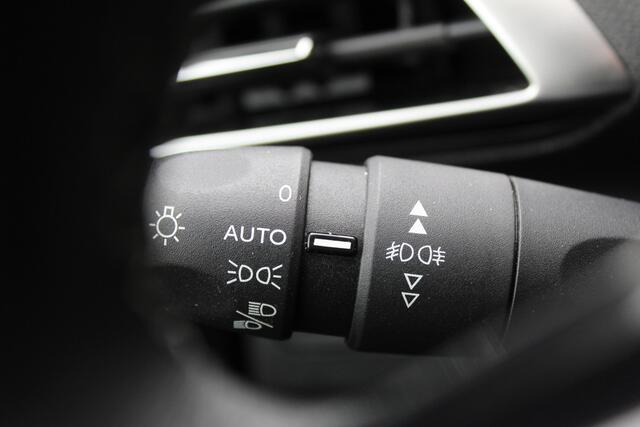 Peugeot 3008 1.2 PureTech Blue Lease Executive / Navigatie /Trekhaak / N.A.P.