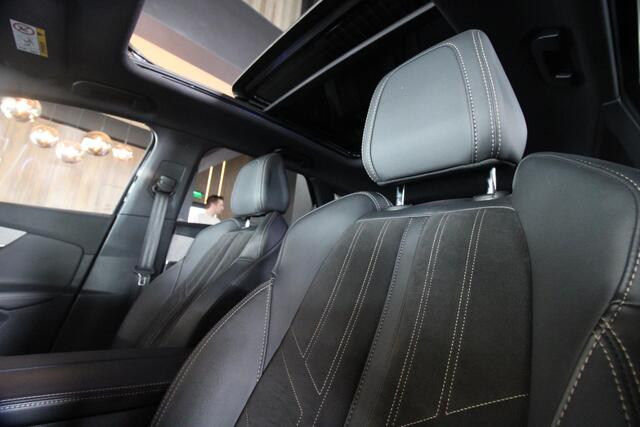 Peugeot 3008 1.6 HYbrid GT | Black Pack | Pano | Focal | Massage