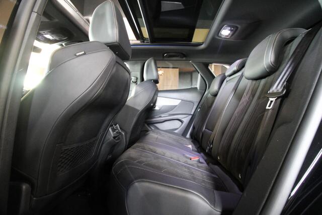 Peugeot 3008 1.6 HYbrid GT | Black Pack | Pano | Focal | Massage