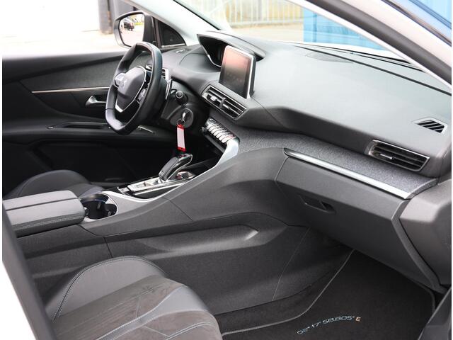Peugeot 3008 130PK Crossway | AppleCarPlay/AndroidAuto | FOCAL | Camera | AUTOMAAT | Alcantara/LEER | Navigatie | Two-Tone | Grip Control & Hill Descent Assist | Privacy Glass |