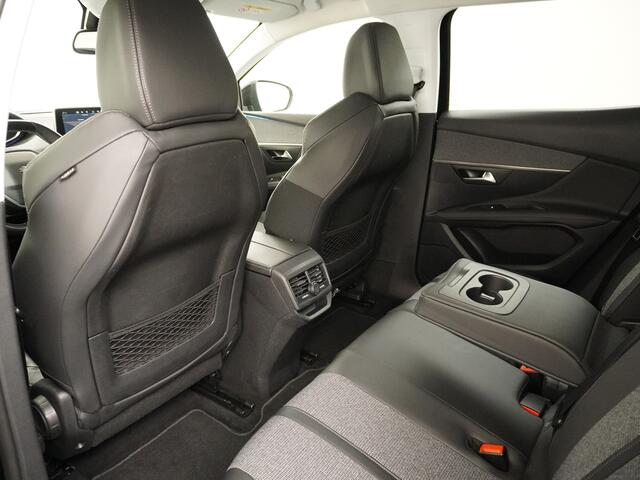 Peugeot 3008 1.6-E-THP 165PK AUT. Navi Adapt-Cruise Apple Carplay Android 1/2 Leer 18" Ecc 360°Camera Trekhaak PDC Elek.Achterklep DAB Connect Blue Premium Led Keyless Lane Departure Privacy Glas Regen-Lichtsensor Pack Drive Assist Pack City 1 Bluetooth Lmv 18" ¤40.00