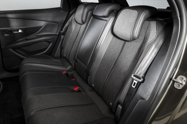 Peugeot 3008 1.2 PureTech 130 PK GT Line | S/K-Panodak | Dig. Cockpit | Cruise | PDC | Camera | NAV | ECC | Elek. Klep | DAB | LM 19" |