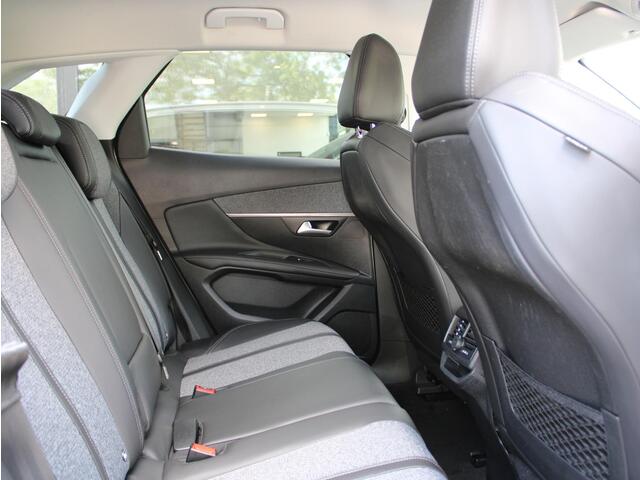 Peugeot 3008 1.2 PureTech Allure Automaat | Navi / Climate / Trekhaak