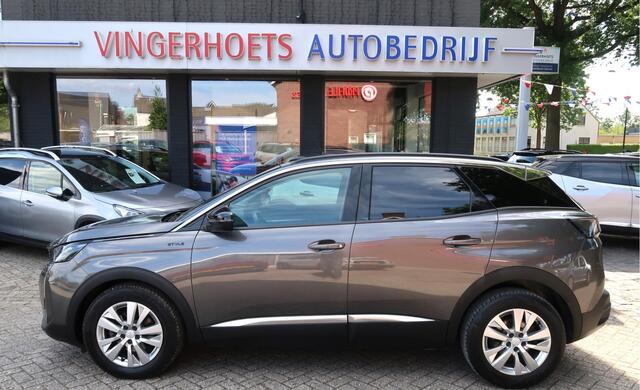 Peugeot 3008 130 Pk Benzine Style Uitvoering * Navigatie * Achteruitrij Camera * Climate & Cruise Control * Keyless Start Button * L.M. Velgen * Ook Apple Car Play / Android Auto * Google Maps / Spotify * Vingerhoets: Vierde Generatie Eersteklas Service !