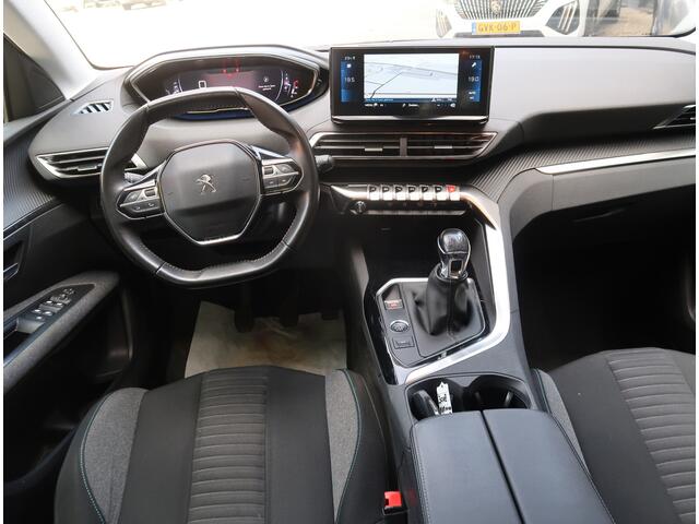Peugeot 3008 130 Pk Benzine Style Uitvoering * Navigatie * Achteruitrij Camera * Climate & Cruise Control * Keyless Start Button * L.M. Velgen * Ook Apple Car Play / Android Auto * Google Maps / Spotify * Vingerhoets: Vierde Generatie Eersteklas Service !