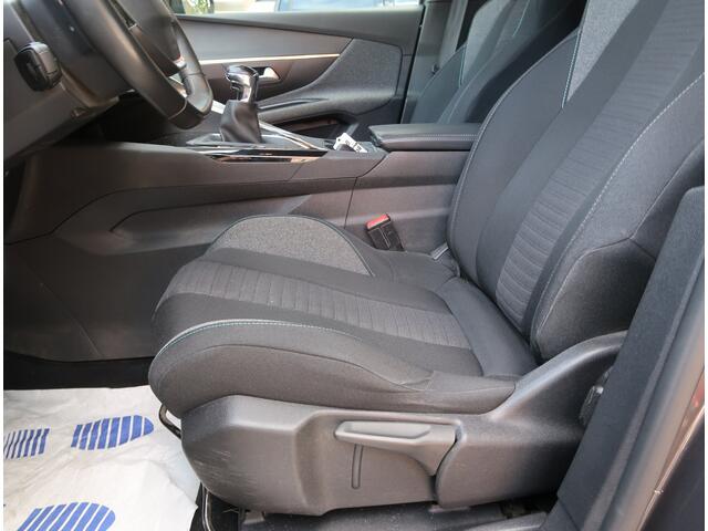 Peugeot 3008 130 Pk Benzine Style Uitvoering * Navigatie * Achteruitrij Camera * Climate & Cruise Control * Keyless Start Button * L.M. Velgen * Ook Apple Car Play / Android Auto * Google Maps / Spotify * Vingerhoets: Vierde Generatie Eersteklas Service !