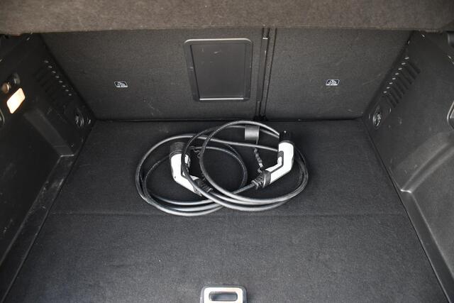Peugeot 3008 1.6 HYbrid 225 Allure Pack Business