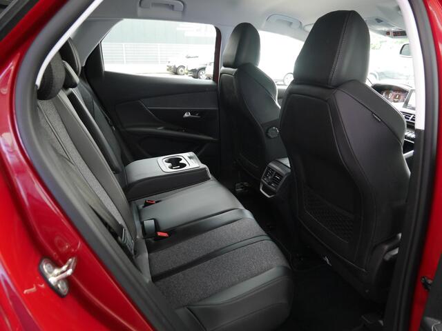 Peugeot 3008 1.2 PureTech Allure | Full led | Achteruitrijcamera | 19 inch | Navigatie | Parkeersensoren voor en achter | Climate control | Apple carplay | Android auto | Keyless entry en start