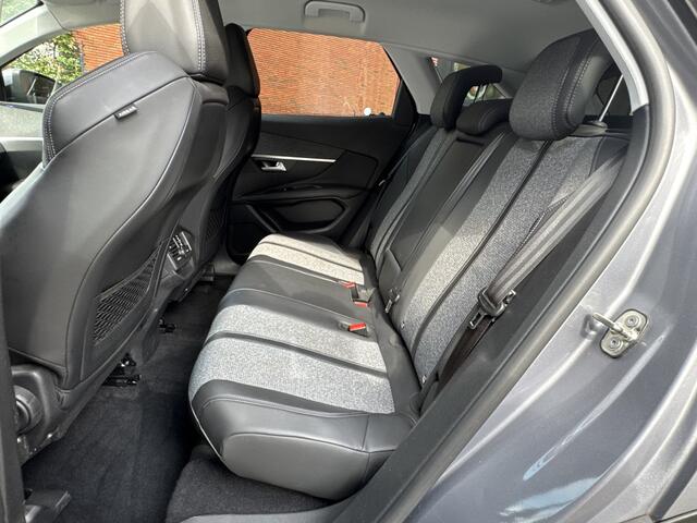 Peugeot 3008 1.2 PureTech Allure // NAVI // CAMERA // CRUISE // APPLE CARPLAY / ANDROID AUTO // PDC //