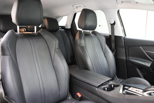 Peugeot 3008 1.2 PureTech Blue Lease Executive | AUTOMAAT | Lederen Interieur | Rondom Parkeer Sensoren | Cruise Control | Draadloos Oplaad Station | Navigatie |