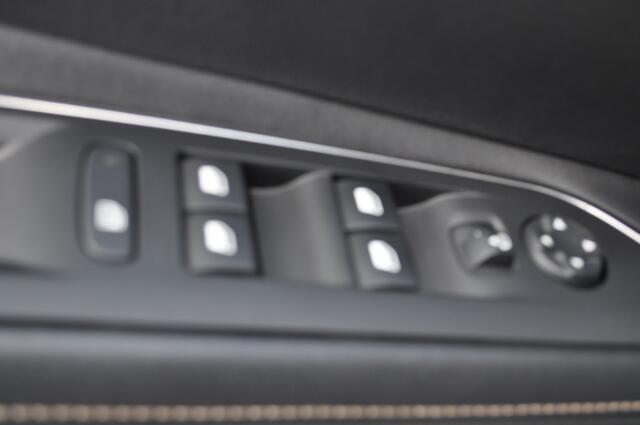 Peugeot 3008 1.2 GT Autom schd. adapcrc. keyless. ind.laden. LED