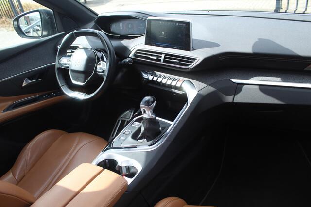Peugeot 3008 1.2 PureTech GT Line Panoramadak/Dodehoek detectie/Navigatie/Virtual cockpit/Apple carplay/Achteruitrijcamera/Elektrische achterklep/Stoelverwarming/Trekhaak/Keyless/CLimate control/19'' Lichtmetalen velgen.