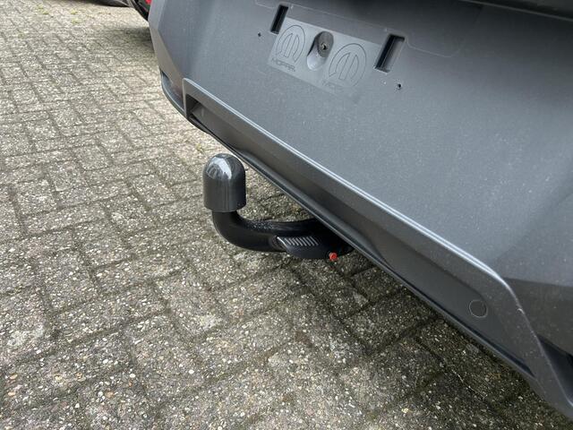 Peugeot 3008 1.2 Hybrid 145 PK Allure | Automaat | Afneembare Trekhaak 1200KG | Bouwjaar 2025 | 360 Graden Camera | AGR Stoelen met verwarming | Panorama Navigatie | Keyless Entry | Stoel & Stuur Verwarming | Dodehoek detectie | Climate Control | LED Verlichting | 19