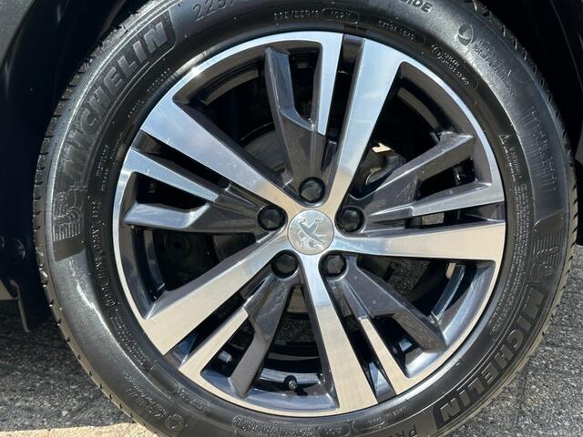 Peugeot 3008 1.2 PURETECH ALLURE