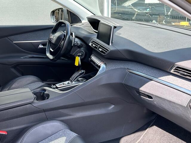 Peugeot 3008 1.2 PURETECH ALLURE