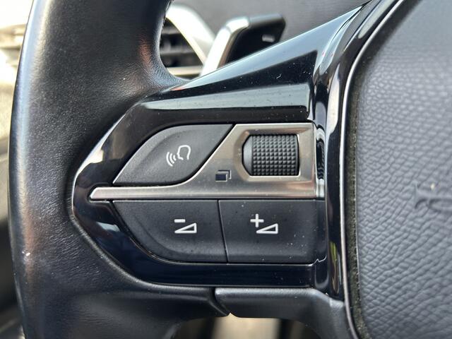 Peugeot 3008 1.2 PureTech Allure // NAVI + CARPLAY // PDC V+A // PANO/SCHUIFKANTELDAK // CAMERA // TREKHAAK!!