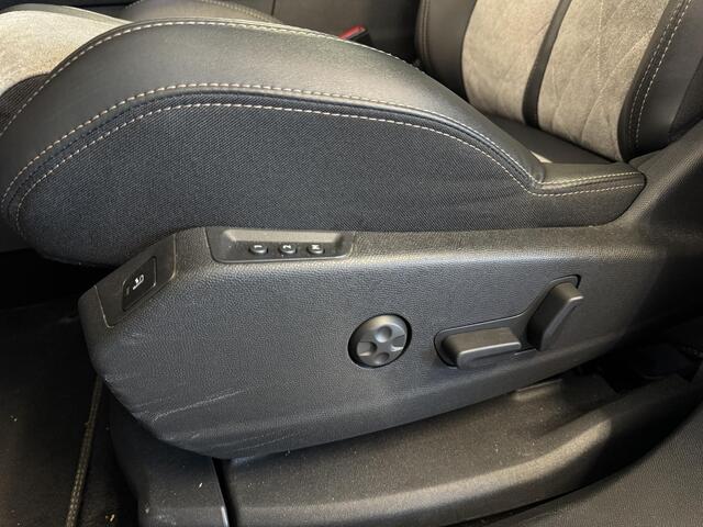 Peugeot 3008 1.6 HYbrid4 300 GT | Cruise | Automaat | Pano | Carplay | Stoel verwarming | Afneembare Trekhaak | ( Vesteging - Nieuwegein )