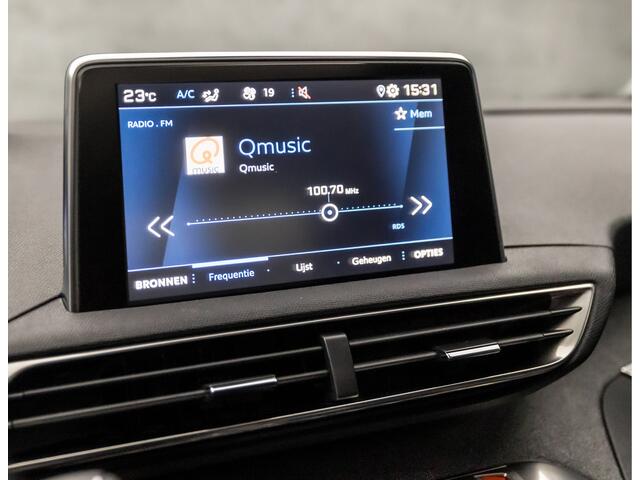 Peugeot 3008 1.2 PureTech Sport (APPLE CARPLAY, GROOT NAVI, STOELVERWARMING, SPORTSTOELEN, LANE ASSIST, GETINT GLAS, CRUISE, NIEUWE APK, NIEUWSTAAT)