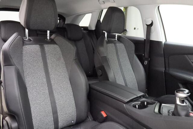 Peugeot 3008 1.2 PureTech Crossway 130 Pk |"Navigatie | Camera | Climate control | Lichtmetalen velgen | Extra getint glas | Stoelverwarming |