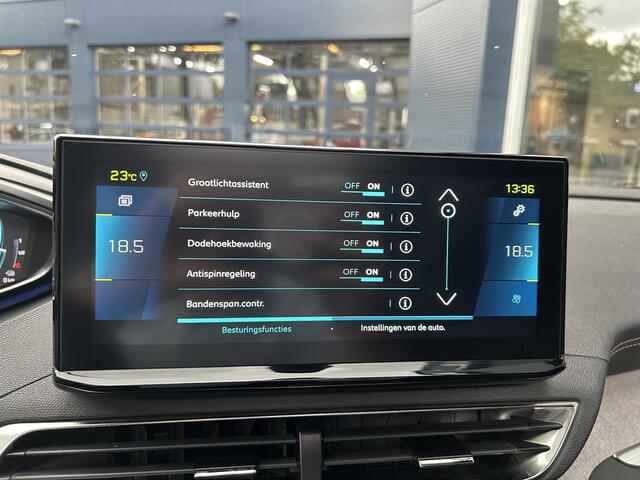 Peugeot 3008 1.6 HYbrid 225 GT | Slechts 16499 KM Gereden | Automaat | Panorama Schuif-/Kanteldak | Navigatie | Camera | Adaptieve Cruise Control | Hoge Zitpositie | Climate Control | LED Verlichting | Keyless Entry | Dode Hoek Detectie |