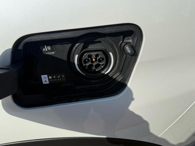 Peugeot 3008 1.6 HYbrid 225 Allure Pack Business 200pk PHEV | Elektrische Achterklep | Stoelverwarming | Dodehoeksensoren