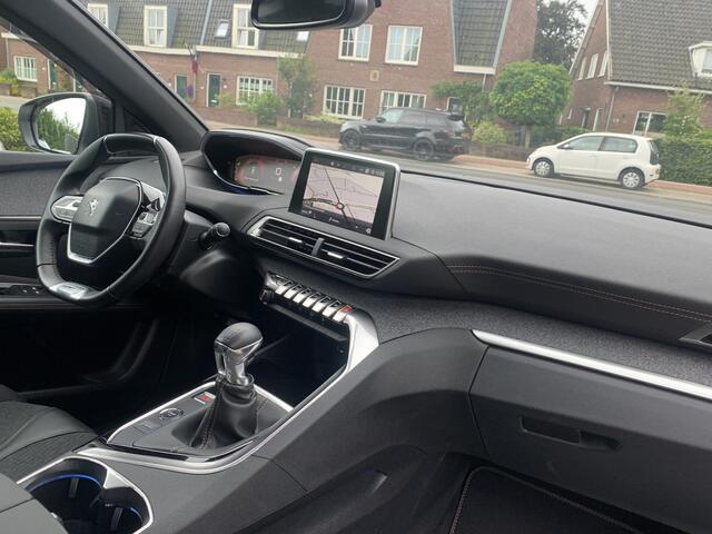 Peugeot 3008 130pk PT GT Line, Navi & CarPlay | Trekhaak