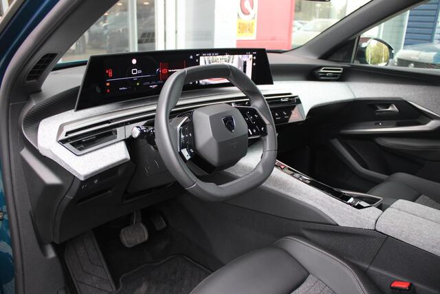 Peugeot 3008 1.2 Hybrid 145PK ALLURE AUTOMAAT | COMFORT STOELEN | STOEL / STUUR VERWARMING | DODEHOEK DETECTIE | 360° CAMERA | NAVIGATIE | 19" LICHTMETALEN VELGEN | DRAADLOOS APPLE CARPLAY / ANDROID AUTO | |
