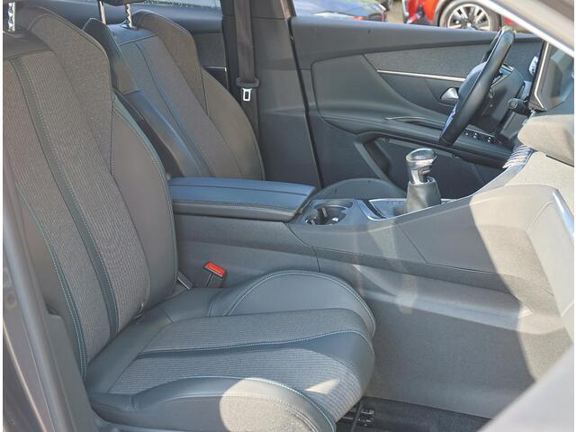 Peugeot 3008 SUV Blue Lease Allure 130PK | AppleCarPlay/AndroidAuto | Navigatie | Stoelverwarming | Cruise Control | Keyless | FULL LED | Camera | Isofix | Privacy Glass | Elektrische Klep | Trekhaak |