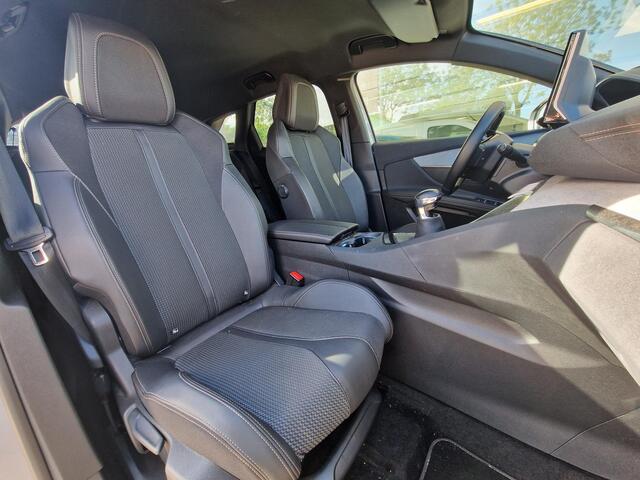 Peugeot 3008 1.2 PureTech GT | Achteruitrijcamera | Parkeersensoren V+A | Cruise & Climate control | Navi | Apple Carplay / Android Auto