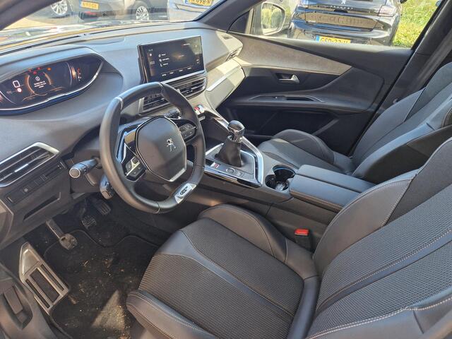 Peugeot 3008 1.2 PureTech GT | Achteruitrijcamera | Parkeersensoren V+A | Cruise & Climate control | Navi | Apple Carplay / Android Auto