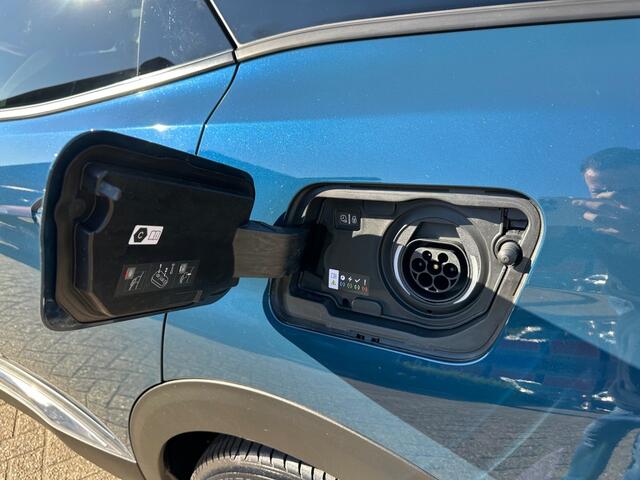 Peugeot 3008 1.6 HYBRID ALLURE